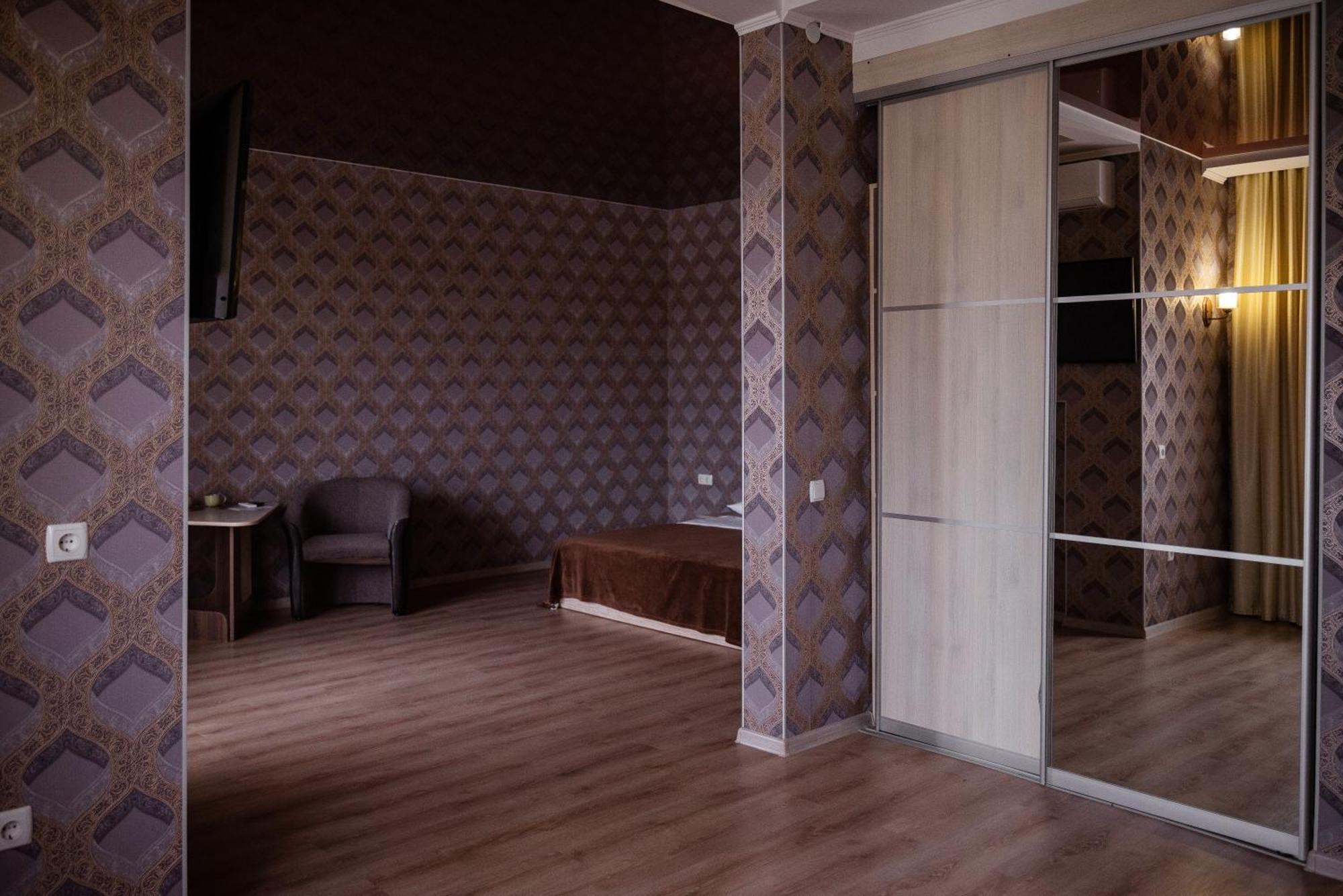 Hotel Butterfly Sadove Zewnętrze zdjęcie